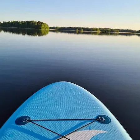 Viihtyisae Moekki Jaerven Rannalla アパート