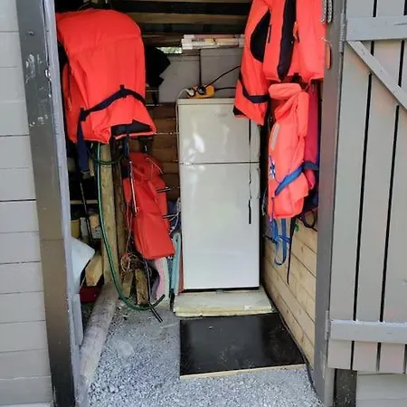 Viihtyisae Moekki Jaerven Rannalla アパート