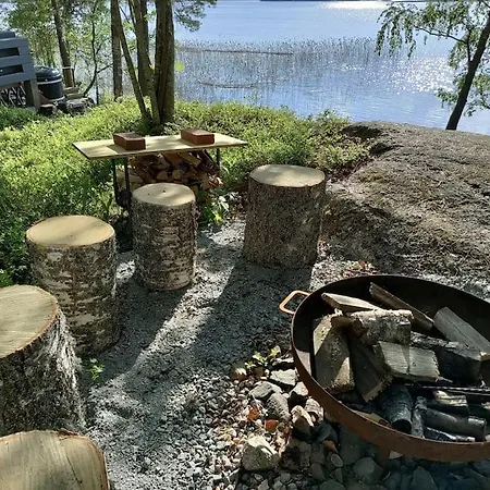 Viihtyisae Moekki Jaerven Rannalla Sysmä