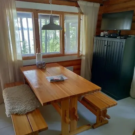Viihtyisae Moekki Jaerven Rannalla Sysma