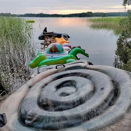 Viihtyisae Moekki Jaerven Rannalla アパート