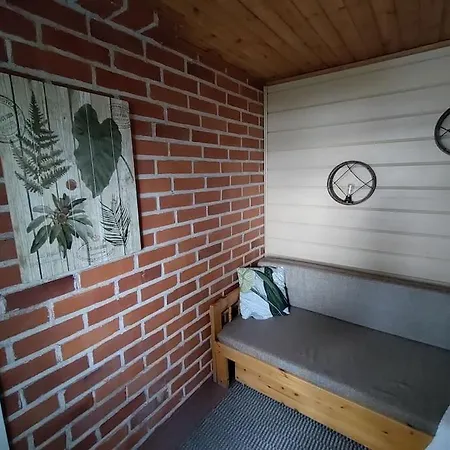 Viihtyisae Moekki Jaerven Rannalla