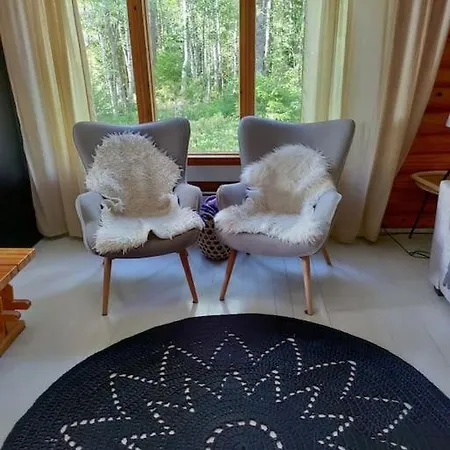 Viihtyisae Moekki Jaerven Rannalla アパート *