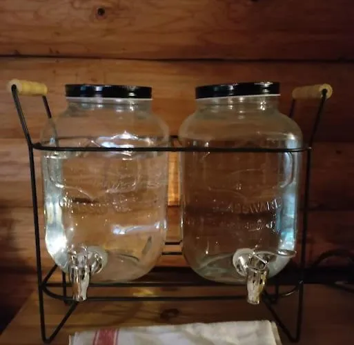 Viihtyisae Moekki Jaerven Rannalla *