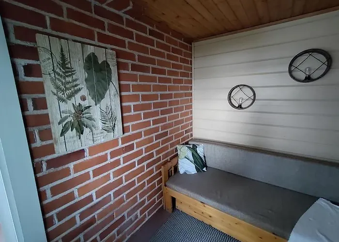 Viihtyisae Moekki Jaerven Rannalla